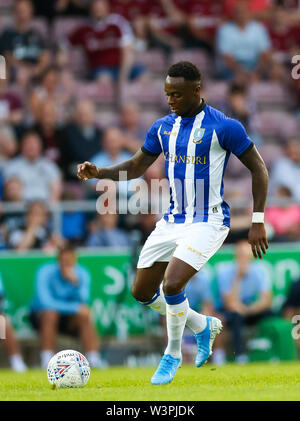 Von Sheffield Mittwoch Mose Odubajo während der Vorsaison freundlich an der PTS Akademie Stadion Stockfoto