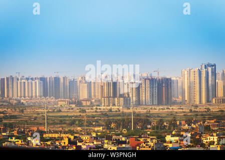 Panoramablick auf die Hochhäuser in Greater Noida, Uttar Pradesh, Indien Stockfoto