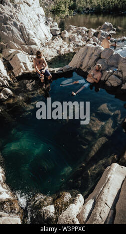 An der Deep Creek Hot Springs in Kalifornien, USA. Stockfoto