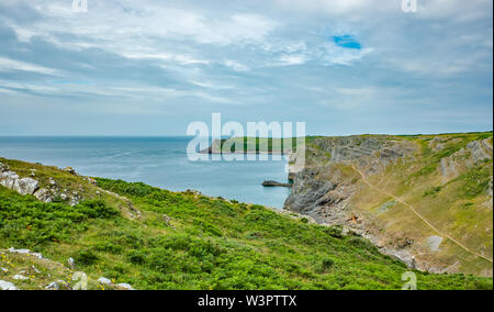 Die walisische Küste Weg, Gower, South Wales. Ein Blick über die Klippen, Felsen und Vorgewende Stockfoto