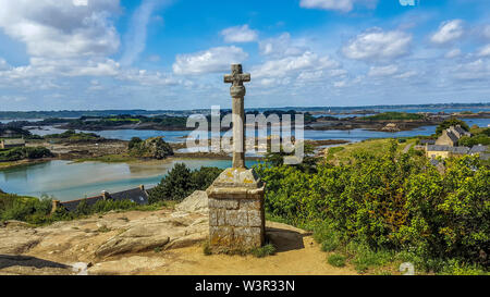 Ile de Bréhat. Kreuz, an der Chapelle Saint-Michel, Cotes-d'Armor, Bretagne, Frankreich Stockfoto