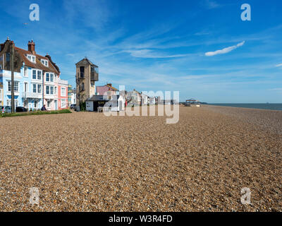 Ehemalige Seeleute Aussichtsturm jetzt eine Kunstgalerie auf der Kiesstrand in Aldeburgh Suffolk England Stockfoto