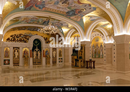 Belgrad, Serbien - 11. April 2019: unterirdische Krypta des Heiligen Sava orthodoxe Kirche in Belgrad, Serbien. Stockfoto