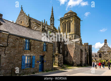 Saint Ronan Kirche von Locronan beschriftet Les Plus beaux villages de France, Finistère, Bretagne, Frankreich Stockfoto