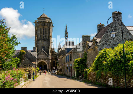 Locronan beschriftet Les Plus beaux villages de France, Finistère, Bretagne, Frankreich Stockfoto