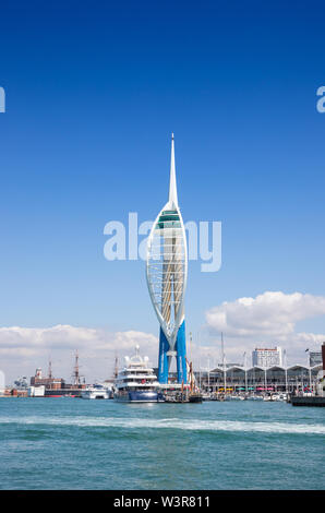 Die Spinnaker Tower, Gunwharf Quays, Portsmouth, Hampshire, Großbritannien Stockfoto