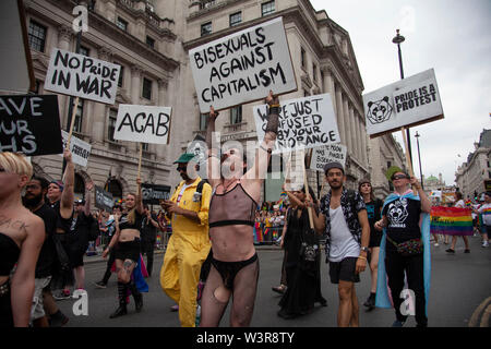 LONDON, Großbritannien - 6. Juli 2019: Die Teilnehmer an der jährlichen Gay Pride in London Stockfoto