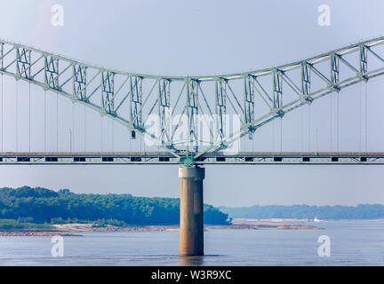 Die Hernando de Soto Brücke, auch genannt das M Brücke, wird dargestellt, Sept. 6, 2015, in Memphis, Tennessee. Stockfoto