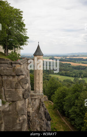 Der Hunger Turm der mittelalterlichen Festung Königstein in Sachsen, Deutschland war ein Wachtturm, sondern vor allem als Gefängnis genutzt Stockfoto