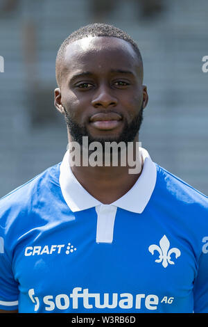 Darmstadt, Deutschland. 17. Juli, 2019. Fussball 2. Bundesliga: Fototermin Darmstadt 98 in der Saison 2019/20 in der Merck Stadion am Böllenfalltor: Spieler Erich Berko. Credit: Silas Stein/dpa/Alamy leben Nachrichten Stockfoto