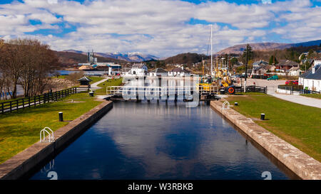 Dies ist das südliche Ende des Caledonian Canal an das Dorf von Corpach, in der Nähe von Fort William, im westlichen Hochland von Schottland, Großbritannien. Stockfoto