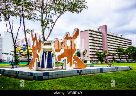 Singapur - Dec 18, 2018: Toa Payoh Dragon Spielplatz, der Drache-förmige sand-basierte Spielplatz verwendet ein beliebtes Design für Spielplätze in Ang Mo K zu sein Stockfoto