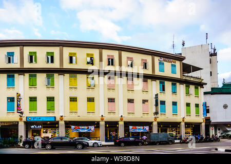 Vintage-Ladenhäuser an der Jalan Besar Road, Singapur. Stockfoto