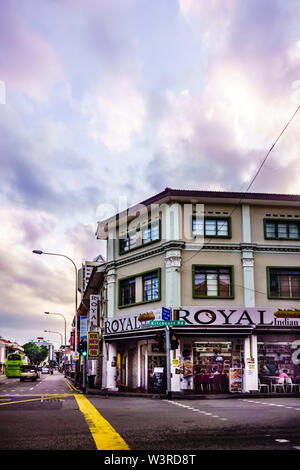 Vintage-Ladenhäuser an der Jalan Besar Road, Singapur. Stockfoto