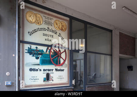 Eingangsbereich des ehemaligen Gasmotorenfabrik Deutz der Klöckner Humboldt Deutz AG auf deutz-muelheimer Straße im Bezirk Mülheim an der Ruhr, Köln, Stockfoto