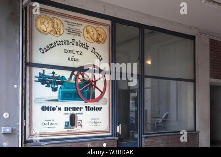 Eingangsbereich des ehemaligen Gasmotorenfabrik Deutz der Klöckner Humboldt Deutz AG auf deutz-muelheimer Straße im Bezirk Mülheim an der Ruhr, Köln, Stockfoto