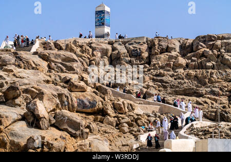 Mekka, Saudi-Arabien - 29. Juni: Muslime am Berg Arafat (oder Jabal Rahmah) Juni 29, 2019 in Arafat, Saudi-Arabien. Dies ist der Ort, wo Adam und Eva m Stockfoto