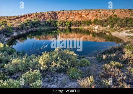 Abbildung 8 See, doline See aka Cenote, Kalkstein Riff in Bodenlosen Lakes State Park, in der Nähe von Roswell, New Mexico, USA Stockfoto