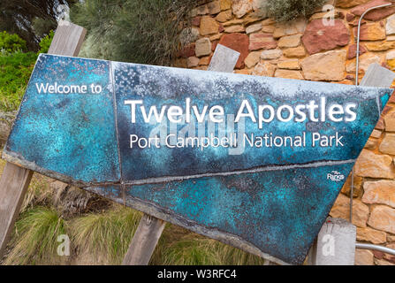 Zeichen für die Zwölf Apostel, Port Campbell National Park, Great Ocean Road, Victoria, Australien Stockfoto