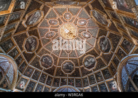 Goldene Decke in einer Kammer von Sintra Nationalpalast, Portugal Stockfoto