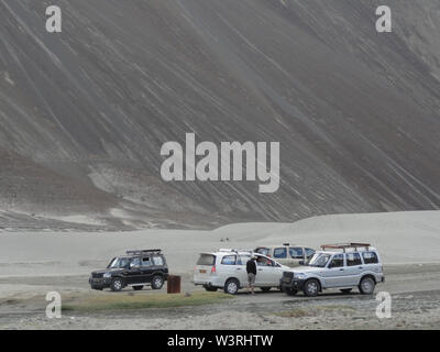 Langstrecke fahren Sie in die Berge des Himalaja in Ladakh Stockfoto