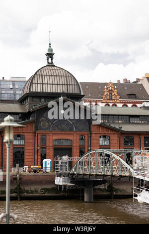 Der Altonaer Fischmarkt an der Elbe in Hamburg. Stockfoto