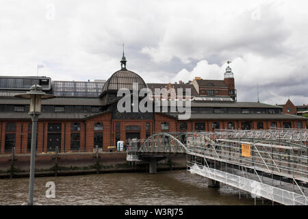 Der Altonaer Fischmarkt an der Elbe in Hamburg. Stockfoto