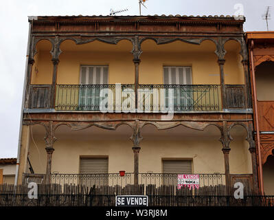 Alte Gebäude in Haro mit verzierten Holz Veranda, La Rioja, Spanien Stockfoto