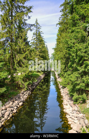 SAINT-Petersburg, Russland - Juni, 19, 2019: Fisch Kanal in Ekaterininsky Park, Zarskoje Selo, Puschkin. Park für Spaziergänge und philosophisches Gespräch Stockfoto