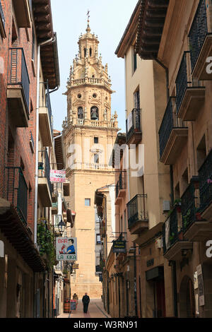 Der Glockenturm des heiligen Apostels Thomas, Kirche aus dem 16. Jahrhundert in Haro, La Rioja, Spanien Stockfoto