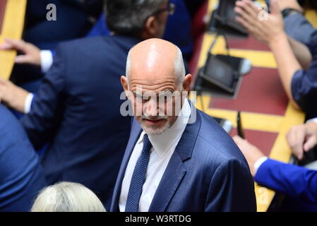 Athen, Griechenland. 17. Juli, 2019. Der ehemalige Ministerpräsident Georgios Papandreou hat zum griechischen Parlament als Stellvertreter von Kinal zurückgegeben. Credit: Dimitrios Karvountzis/Pacific Press/Alamy leben Nachrichten Stockfoto