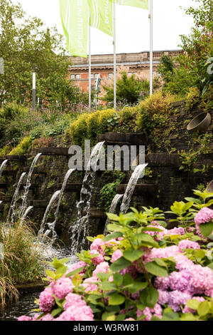 Brunnen in Planten un Blomen, einem botanischen Garten in Hamburg. Stockfoto