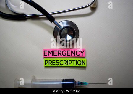 Not-Rezept text auf Haftnotizen. Draufsicht auf Büro Schreibtisch isoliert. Healthcare/Medical Konzept Stockfoto