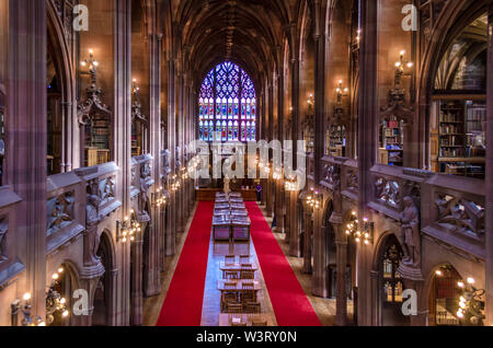 John Rylands Library ist eine späte neo-gotischen Gebäude in Deansgate Manchester eröffnet in 190 mit Architektur erinnert an eine Kathedrale. Stockfoto