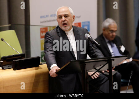 (190717) - DIE VEREINTEN NATIONEN, 17. Juli 2019 (Xinhua) - Der iranische Aussenminister Mohammad Javad Zarif Adressen der allgemeinen Aussprache des Hochrangigen Segments des Wirtschafts- und Sozialrats (ECOSOC) Ministertreffens der Hochrangigen Politischen Forums über nachhaltige Entwicklung, auf das UN-Hauptquartier in New York, 17. Juli 2019. Javad Zarif am Mittwoch erklärte der Vereinigten Nationen High Level Meeting, das iranische Volk auf die brutalste Form des "wirtschaftlichen Terrorismus ausgesetzt sind." (Xinhua/Li Muzi) Stockfoto