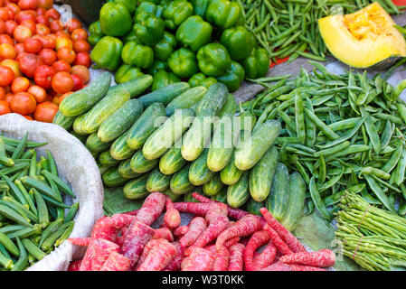 Frisches Gemüse auf einem Markt in Indien Stockfoto