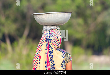 AGRA - Feb 28: Indische Arbeiterin in Agra am 28. Februar. 2018 in Indien Stockfoto