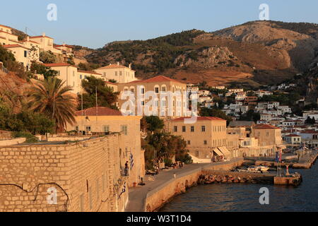 Erhöhten Blick auf die Stadt Hydra, auf der Insel Hydra, Griechenland. Stockfoto
