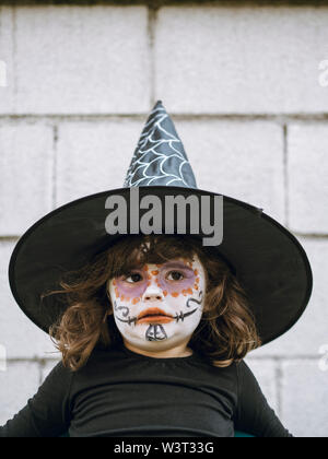Mädchen gekleidet für Halloween Stockfoto