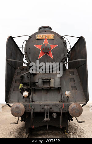 BUDAPEST, Ungarn - 05 April, 2019: historische Dampflok auf dem Display an der Ungarischen Eisenbahn Museum. Vorderansicht. Stockfoto