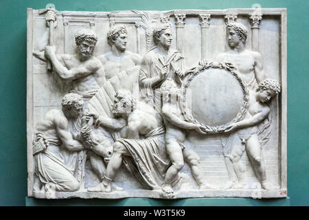 Florenz, Italien, 10. MAI 2019: Römische kunst, Relief mit Aufopfernder Szene, zweiten Quartal des 2. nachchristlichen Jahrhundert in den Uffizien, Florenz Stockfoto