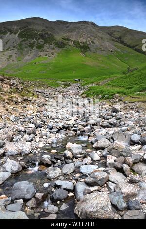 Kirk fiel Grat hoch über Giebel Beck Stockfoto