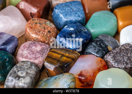 Sammlung von verschiedenen farbigen polierte Edelsteine eine Juwelen Luxury Collection Stockfoto