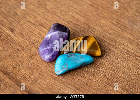 Flache Tiger Eye und schönen blauen Sodalit Edelstein Luxus Schmuck Stockfoto