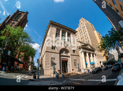 Eine CitiBank Filiale neben einer Filiale von JP Morgan Chase in Brooklyn Heights in New York am Sonntag, 14. Juli 2019. (© Richard B. Levine) Stockfoto