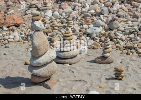 Rock Skulpturen am Strand ganz nah Stockfoto