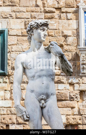 Nachbildung der Statue des David von der italienische Künstler Michelangelo an der Piazza della Signoria in Florenz auf 1910 gelegt Stockfoto