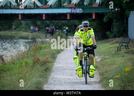 Cambridge UK, 2019-07-17. St Johns medizinisches Team, wo an der jährlichen Stadt Stößen statt auf dem Fluss Cam Stockfoto