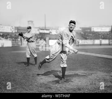 Grover Cleveland Alexander, Major League Baseball Player, Philadelphia Phillies, halber Länge Porträt, Bain Nachrichten Service, 1911 Stockfoto