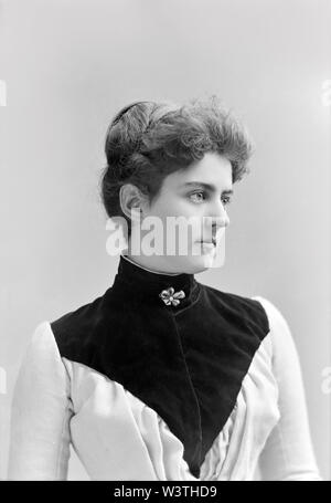 Frances Cleveland (1864-1947), First Lady der Vereinigten Staaten von 1886-89 und 1893-97, als Ehefrau von US-Präsident Grover Cleveland, Foto von Charles Milton Bell, Ende 1880 Stockfoto